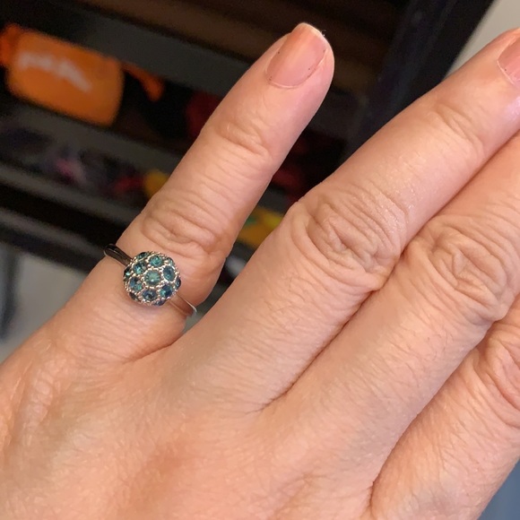 Crown Brooch and adjustable ring with blue stones bundle - Picture 4 of 4